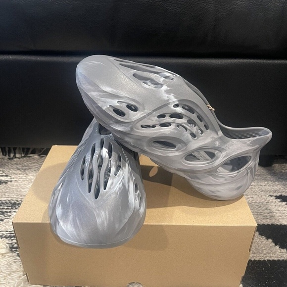 Adidas Yeezy Foam RNR MX Granite - Picture 3 of 7